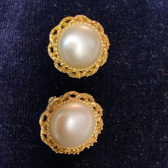 Vintage Marvella clip on earrings - Picture 3 of 5